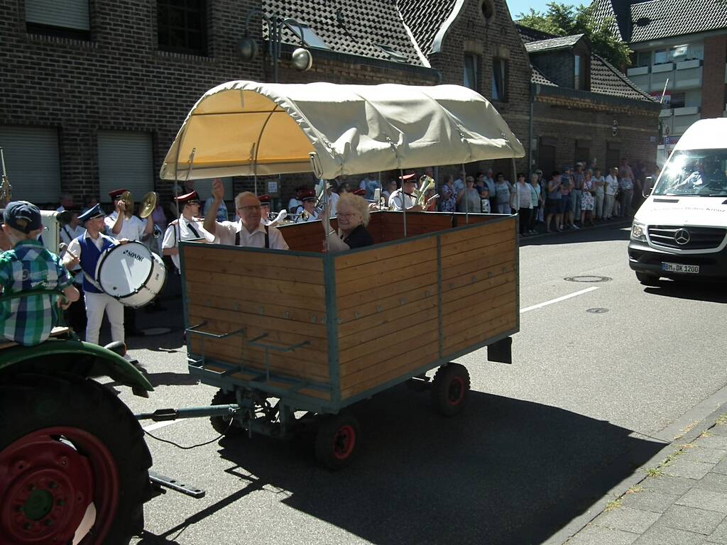 Schuetzenfest-Festzug-180701-054