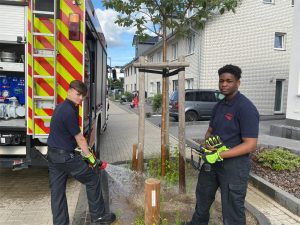 Feuerwehr Blatzheim unterstützt Baumbewässerungen