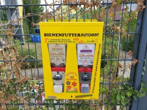 Der erste Bienenfutter-Automat in Blatzheim