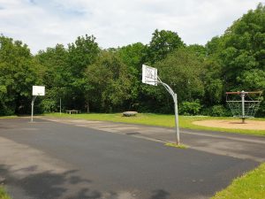 Reparatur der Basketballanlage dauert noch