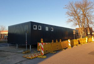 Container ist aufgebaut – Hoffnung auf KiTa-Plätze