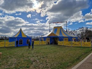 Kinder freuen sich auf Zirkus-Woche