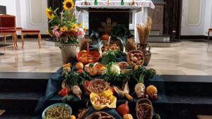 Erneut ein bunter Gabentisch zum Erntedank