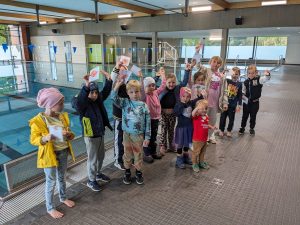 Über 30 Kinder können nun schwimmen