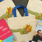 Gefüllte Lesestart-Tasche kostenlos in der Bücherei