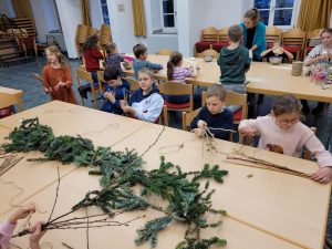 Mit Naturmaterialien gebastelt – Projektabschluss „Kleine Naturhelden“