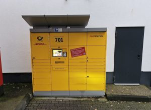 Automatisierte Poststation an der Tankstelle