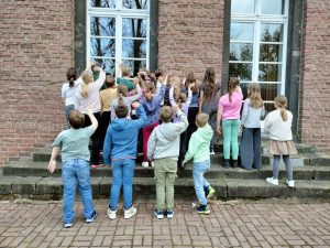 Mit der Taschenlampe auf Exkursion durch die Kirche