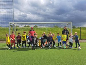 Ladies Night sponsert Fußbälle und Ballwagen